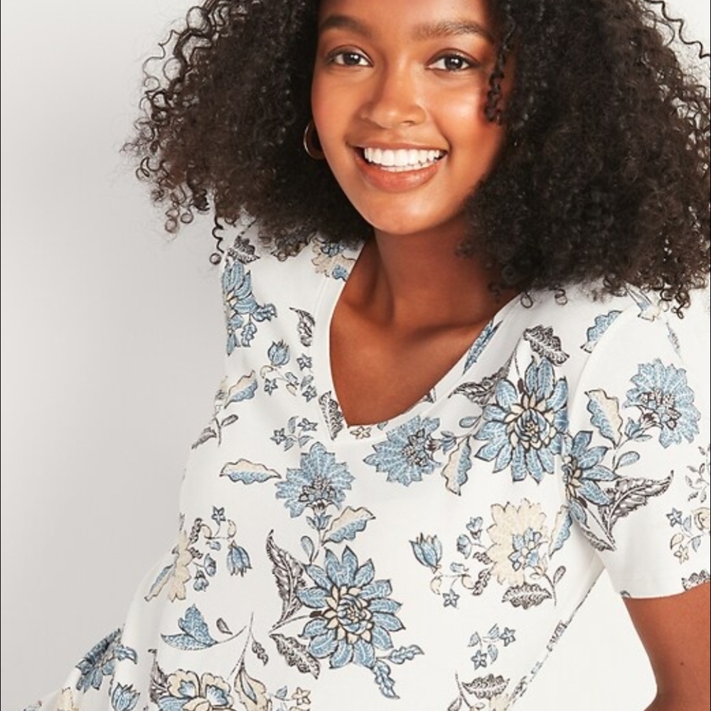 Old Navy Cream and Blue Floral Short Sleeve Top